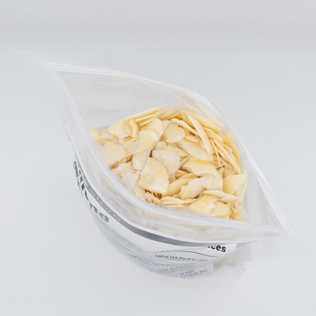ALMOND • skinless. slices. no additives.