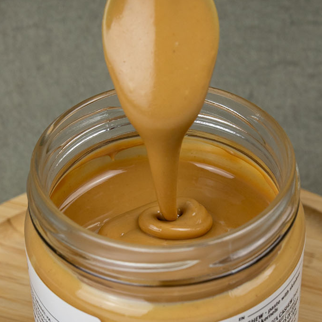 CASHEW • creamy paste of roasted kernels. 90%10 blended with hazelnut. no additives.