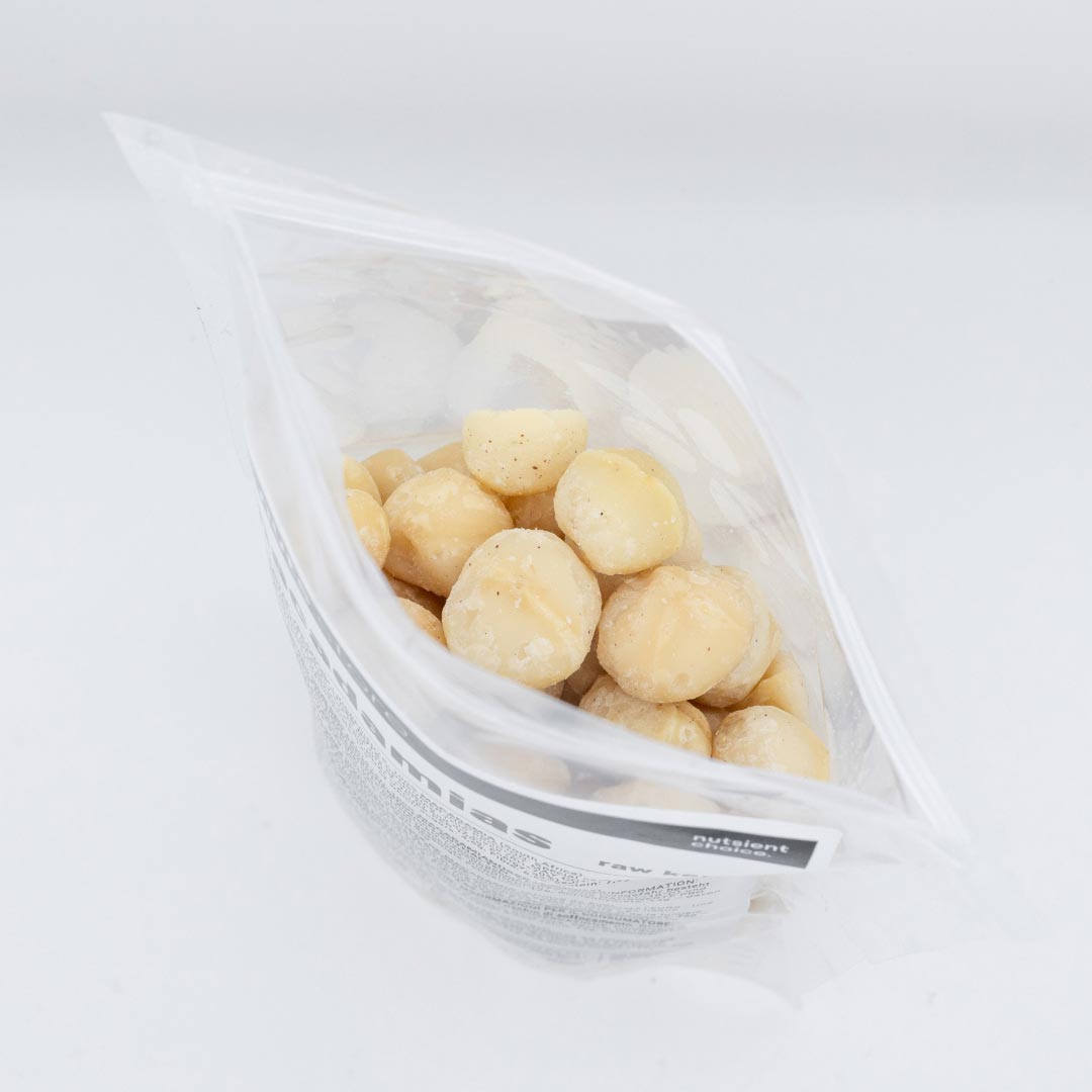 MACADAMIAS • no additives.