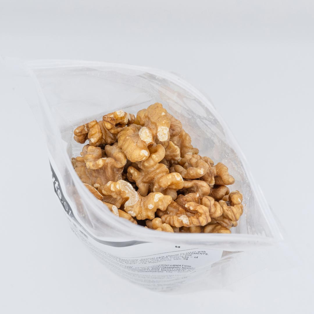 WALNUTS • halves. no additives.
