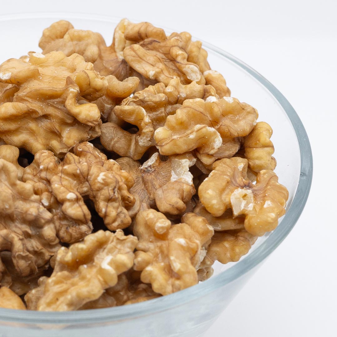 WALNUTS • halves. no additives.